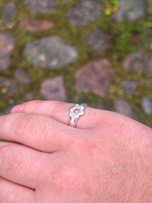 Flower Ring in 925 sterling silver